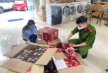 Phát hiện xe tải chở hàng nghìn gói chân gà, xúc xích không rõ nguồn gốc xuất xứ