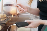 Sạc pin dự phòng có dung lượng bao nhiêu thì được mang lên máy bay?