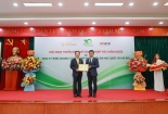 Ông Đỗ Quang Hiển nhận kỷ niệm chương của Đại học Quốc gia Hà Nội