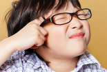 Bác sĩ chỉ cách lựa chọn kính loạn thị cho trẻ đảm bảo phù hợp và an toàn