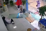 Cảnh báo nguy hiểm từ cửa kính cường lực sử dụng bản lề giá rẻ, kém chất lượng