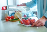 Bác sĩ chỉ ra sai lầm khi sử dụng màng bọc thực phẩm làm tăng nguy cơ mắc ung thư