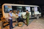 Xử lý phương tiện vận chuyển lô xúc xích và chả cá không rõ nguồn gốc xuất xứ