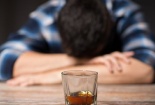 Nguy cơ biến chứng mục xương háng vì lạm dụng rượu bia