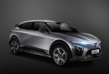 VinFast VF 7: Giá lăn bánh từ 823 triệu đồng cho cỗ máy mạnh nhất phân khúc C-SUV