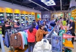 Người dân tấp nập săn ‘Quà Sale Siêu Hạng’ tại Vincom Black Friday 2023