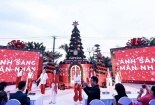 Người trẻ ‘lên đồ’ xuống phố đón Giáng sinh ở Đức Hòa - Long An