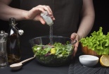 Điều chỉnh lượng muối trong bữa ăn hàng ngày nhằm bảo vệ sức khỏe của trẻ nhỏ