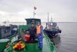 Phát hiện tàu chở 15.000l dầu không rõ nguồn gốc