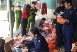 Phát hiện cơ sở sản xuất lượng lớn hộp mứt tết giả mạo nhãn hiệu