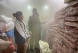 Hà Nội phát hiện kho chứa hơn 6 tấn thực phẩm 'bẩn' được mua gom trôi nổi
