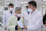 BHXH Việt Nam tặng quà bệnh nhân hoàn cảnh khó khăn trên địa bàn Hà Nội