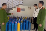 Hà Nội: Phát hiện kho khí cười nằm sâu trong bãi trông giữ xe