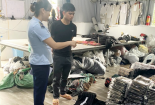 Tạm giữ 1.400 sản phẩm quần áo giả mạo nhãn hiệu và không rõ nguồn gốc, xuất xứ