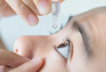 Dùng thuốc nhỏ mắt không theo chỉ dẫn của bác sĩ: Nguy cơ biến chứng nặng