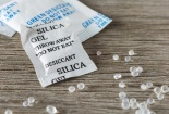Thực phẩm ẩm mốc vì gói hút ẩm kém chất lượng