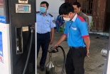 Lực lượng chức năng thu giữ 2.750 lít xăng không rõ nguồn gốc tại Công ty Xăng dầu Hiệp Phong