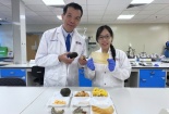 Màng bọc thực phẩm làm từ hạt bơ có thể tiêu diệt vi khuẩn và cảnh báo thực phẩm hư hỏng