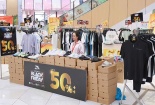 Ngày Black Friday, cửa hàng, nhà bán lẻ tung khuyến mãi