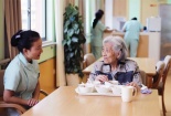 Ban hành bộ tiêu chuẩn quốc gia dành cho nhân viên chăm sóc sức khỏe dài hạn 
