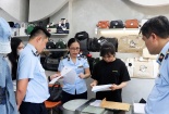 Cơ quan chức năng bất ngờ kiểm tra, loạt shop 'hàng hiệu' tại Đà Nẵng có động thái 'lạ'