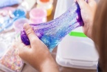 Bé trai phù mạch vì chơi slime: Cảnh báo hiểm họa từ món đồ chơi 'ma quái'