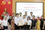 CLB Nhà báo Xứ Nghệ trao hàng trăm phần quà tiếp sức học sinh Nghệ An trước thềm năm học mới