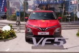 Nhiều khách VinFast bất ngờ ‘mua một được hai’, rinh về từ xe đạp, xe máy đến ô tô điện
