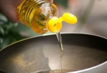 Cách sử dụng dầu ăn ảnh hưởng trực tiếp đến môi trường và sức khỏe cộng đồng
