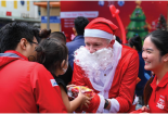 Prudential Việt Nam lan tỏa yêu thương mùa Giáng Sinh đến bệnh nhi qua chuỗi hoạt động cộng đồng