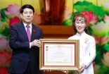 Nữ doanh nhân, Tiến sĩ Nguyễn Thị Phương Thảo nhận danh hiệu Anh hùng Lao động