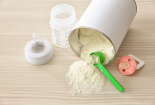 Cảnh báo 5 sản phẩm sữa trẻ em nghi nhiễm độc tố