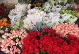 Rác thải nhựa từ sản xuất và buôn bán hoa tươi đem lại tác hại kép