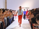 Đã mắt với cử chỉ 'uốn éo' của Chuyên gia đào tạo catwalk nổi tiếng đến từ Úc