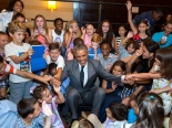 Những hình ảnh rất dễ thương của ông Obama với trẻ em
