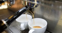 https://vietq.vn/my-thu-hoi-ca-phe-thuong-hieu-our-family-tai-15-bang-do-gan-nhan-sai-ham-luong-caffein-d231836.html