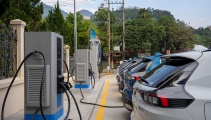 Khẩn trương hoàn thiện hệ thống quy chuẩn, tiêu chuẩn trạm sạc xe điện tại khu chung cư