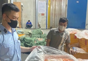Hà Nội: Phát hiện kho đông lạnh chứa hơn 7 tấn trứng non, tràng gà, nầm lợn không rõ nguồn gốc