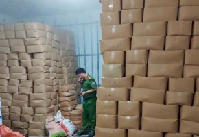 Hà Giang: Phát hiện 30 tấn thực phẩm không rõ nguồn gốc chỉ trong một ngày