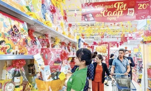 Mua sắm ngày Tết: Chậm lại một chút để giữ trọn niềm vui sum vầy