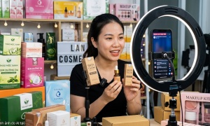 Người bán livestream cam kết bằng lời: Ai chịu trách nhiệm khi sản phẩm không như quảng cáo?