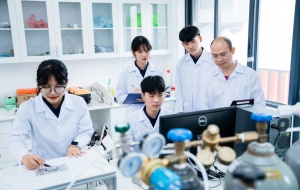 Hỗ trợ 1 tỷ đồng/năm cho nghiên cứu sinh xuất sắc, 'đặt hàng' làm chủ công nghệ lõi