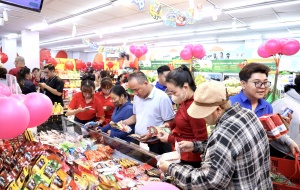 Người Việt đang 'tiêu dùng để phòng thủ': Doanh nghiệp buộc phải thay đổi để tồn tại