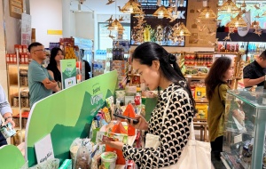'Điều chúng tôi mua không chỉ là bó rau, mà là sự an tâm'