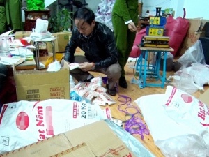 2 năm tù cho người sản xuất bột ngọt, hạt nêm giả
