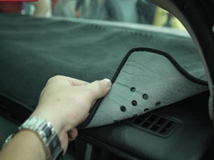 Dùng thảm táp lô cho ô tô: Lợi bất cập hại