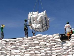 Fitch Ratings nâng xếp hạng tín nhiệm quốc gia của Việt Nam lên mức BB+, triển vọng “Ổn định”