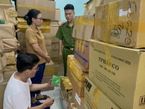 TP. Hồ Chí Minh: Thu giữ số lượng lớn thuốc chữa bệnh hết hạn được ‘phù phép’ thành thuốc mới