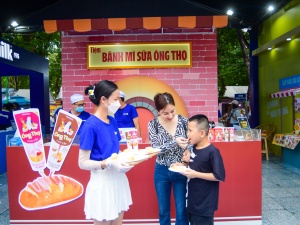 Vinamilk & sữa đặc Ông Thọ tái hiện “góc phố ẩm thực tuổi thơ” tại Lễ hội bánh mì 2024
