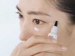 Chuyên gia lưu ý khi sử dụng kem dưỡng mắt đúng cách để mang lại hiệu quả